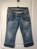 Pantacourt jean levi’s taille 27x22