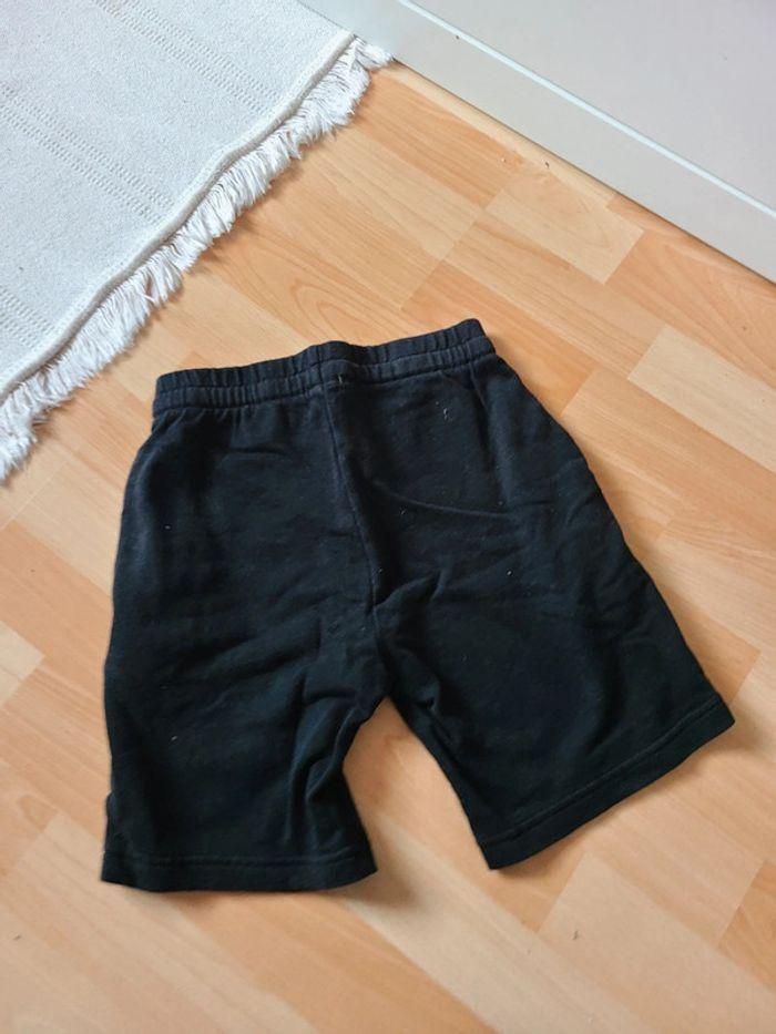 Short molletonné noir 10 ans - photo numéro 3