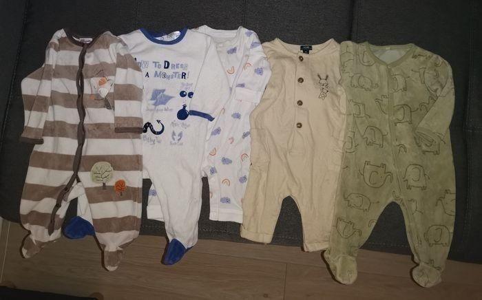 Lot pyjamas bébé 6 mois - photo numéro 1