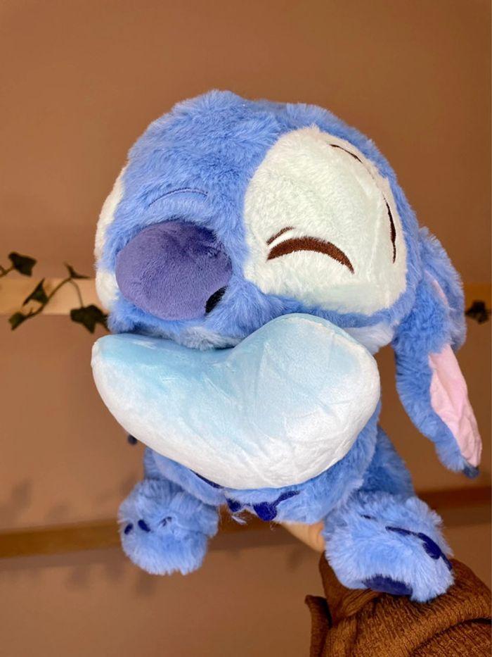 Peluche Disney Stitch avec un Coeur 🩵 - photo numéro 11