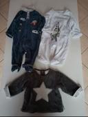 Lot de 2 pyjamas et d'1 gilet polaire