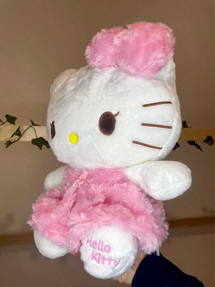 Peluche Hello Kitty en robe - photo numéro 17