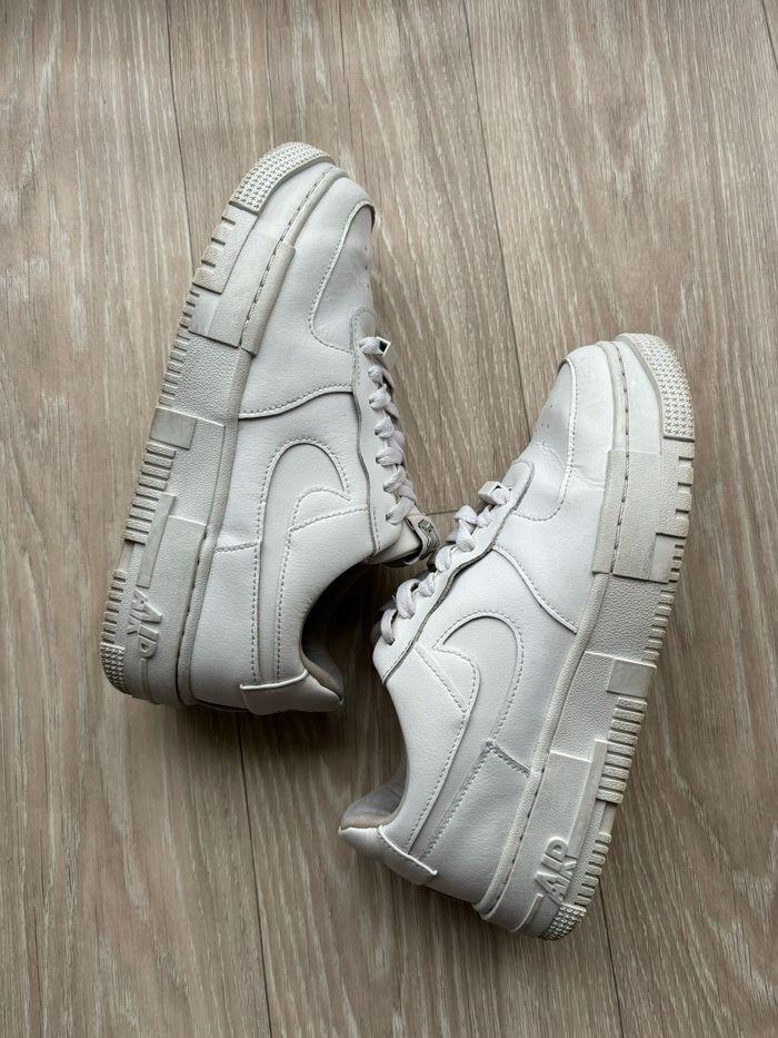 Nike Air Force 1 Blanche Taille 38,5 - photo numéro 3