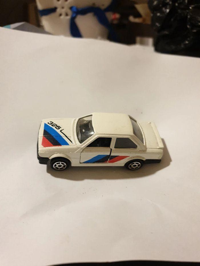 BMW 325i Majorette Vintage etat neuf 1/56 - photo numéro 3