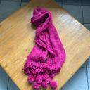 Grande écharpe en mailles avec pompons rose fuschia