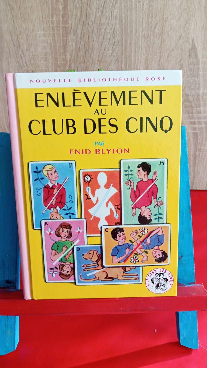 Le club des cinq, Enlèvement au Club des Cinq, 2011, bibliothèque rose - photo numéro 1