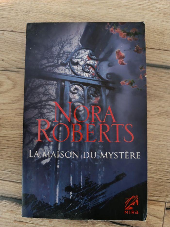 Nora Roberts la maison du mystère - photo numéro 1