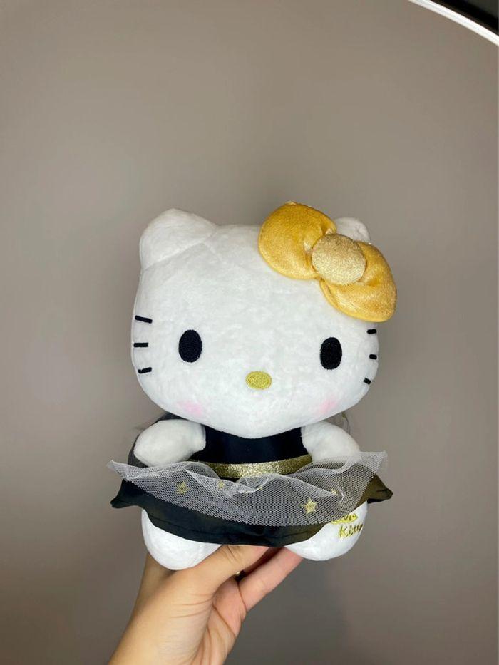 Peluche Hello Kitty en robe étoilée et pailletée 👗 💫 - photo numéro 10