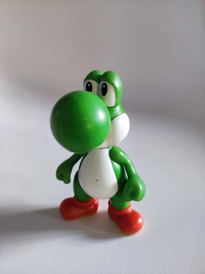 Figurine yoshi 9 cm Nintendo - photo numéro 1