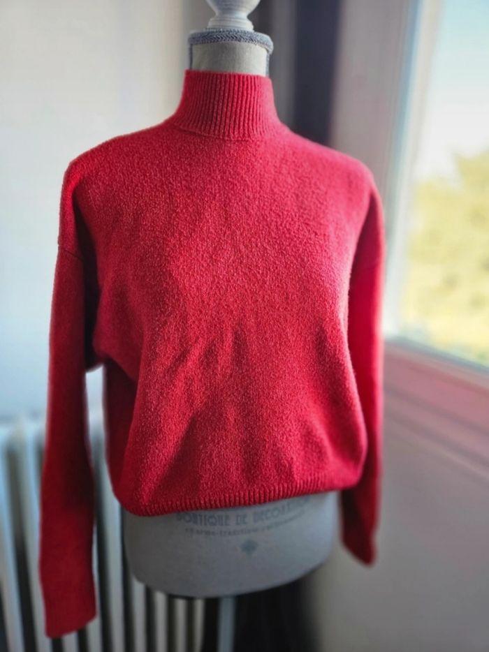 Pull rouge épais et chaud à col S matière extensible Primark 38/40. Ce pull date de la collection hiver 2023. - photo numéro 1