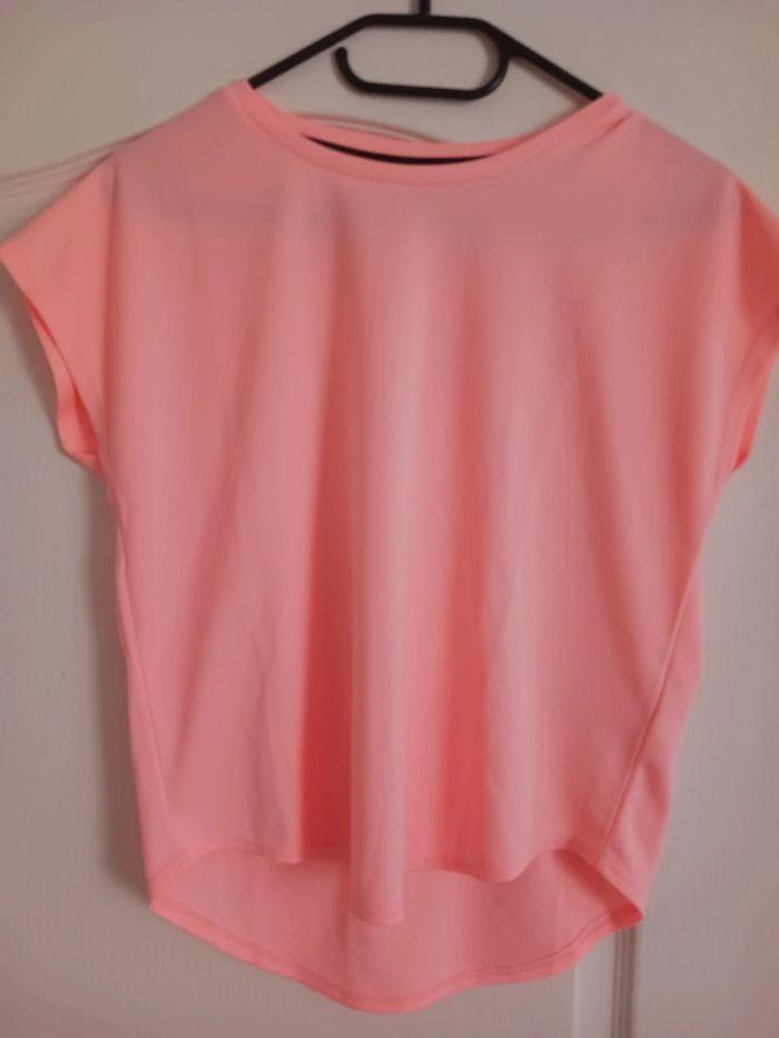 vends tee-shirt h&m taille 12/14 ans - photo numéro 1