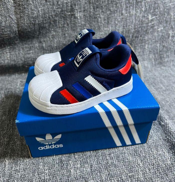 Basket adidas bleu marine