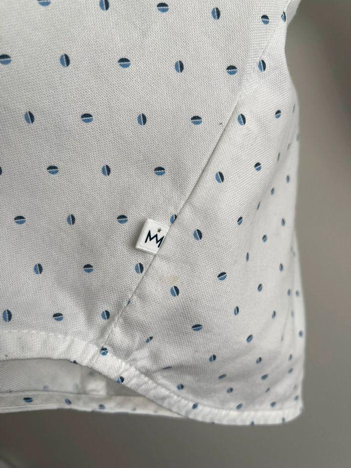 Chemise GYMP blanche à petit motif bleu en très bon état taille 98cm - photo numéro 4