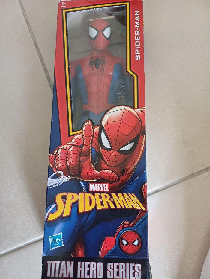 Figurine spiderman avec boite - photo numéro 2