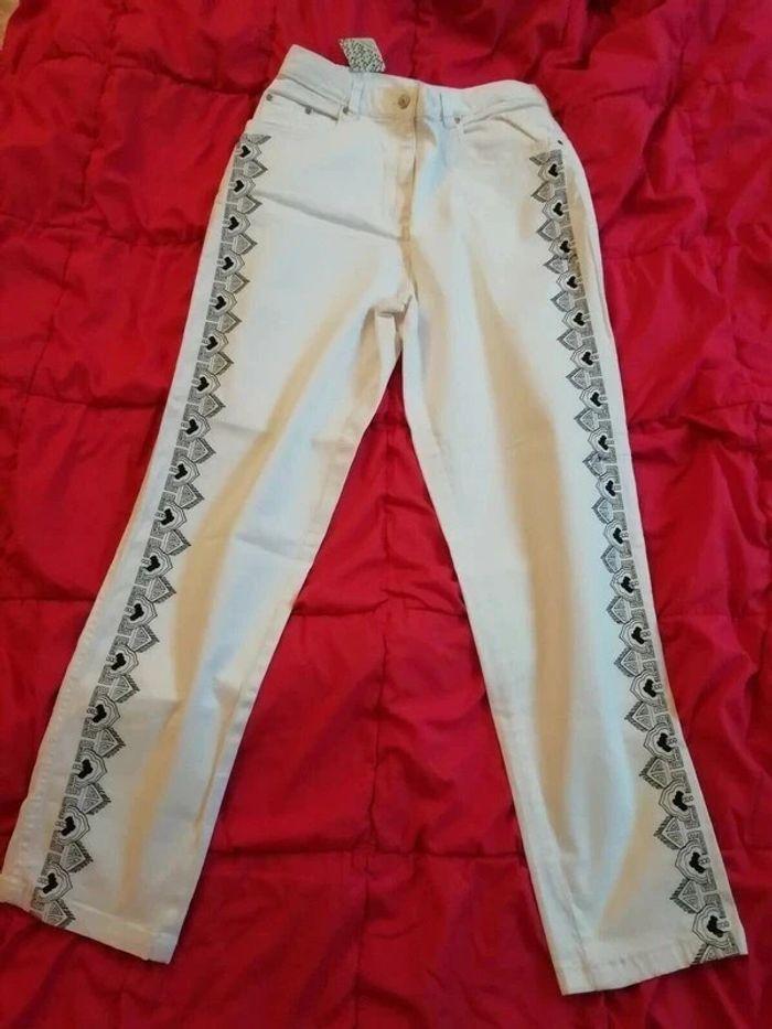 Pantalon blanc avec dessins Blanche porte Taille 42 - photo numéro 3