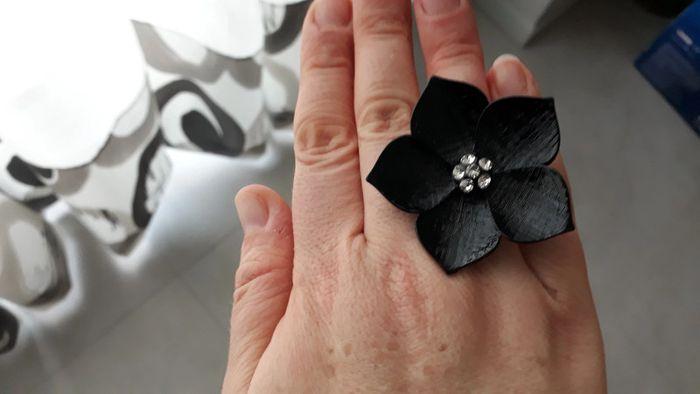 Bague fleur noire et strass - neuve - photo numéro 5