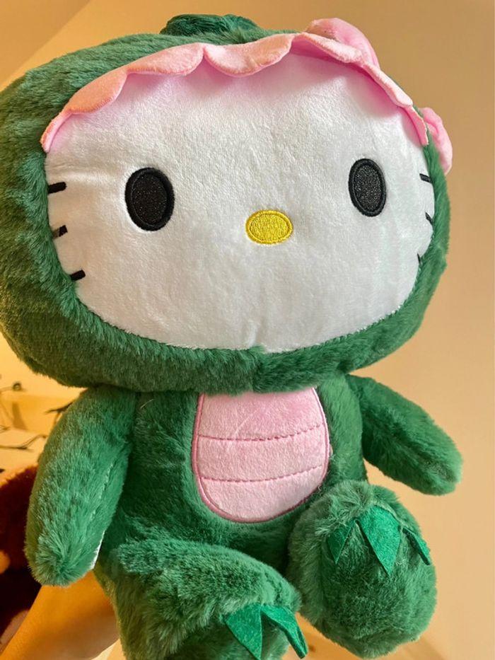 Peluche Hello Kitty déguisement dinosaure - photo numéro 13