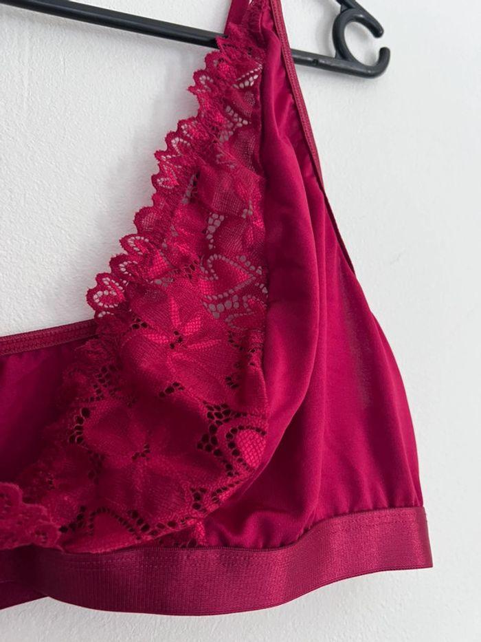 Soutien gorge rouge - photo numéro 2