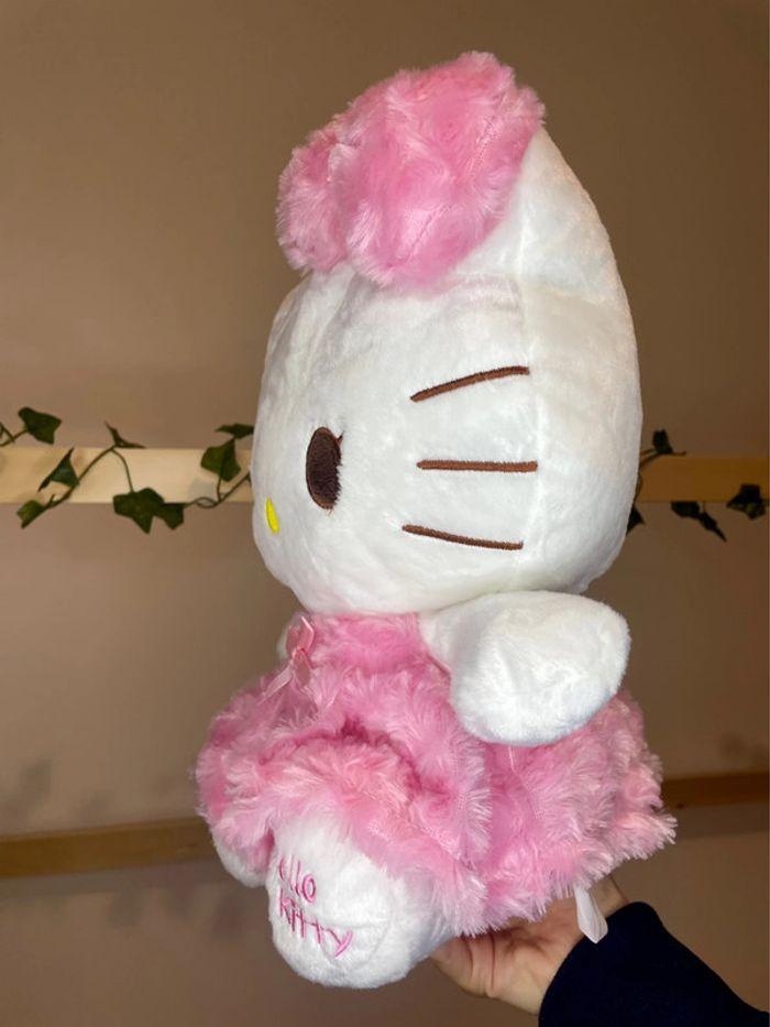 Peluche Hello Kitty en robe - photo numéro 16