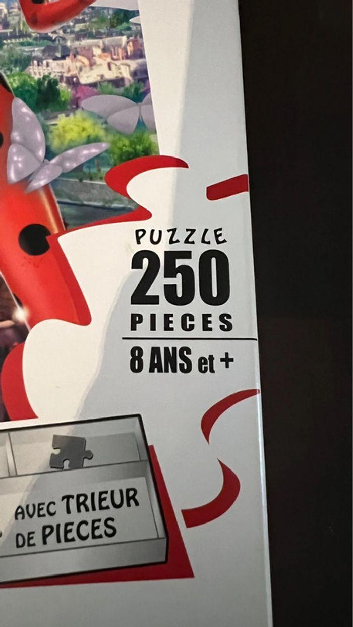 Puzzle Nathan 250 pièces  miraculous ladybug en parfait état , complet . 8 ans et + . - photo numéro 6