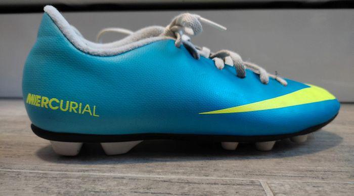 Chaussures de foot Nike taille 36 - photo numéro 3