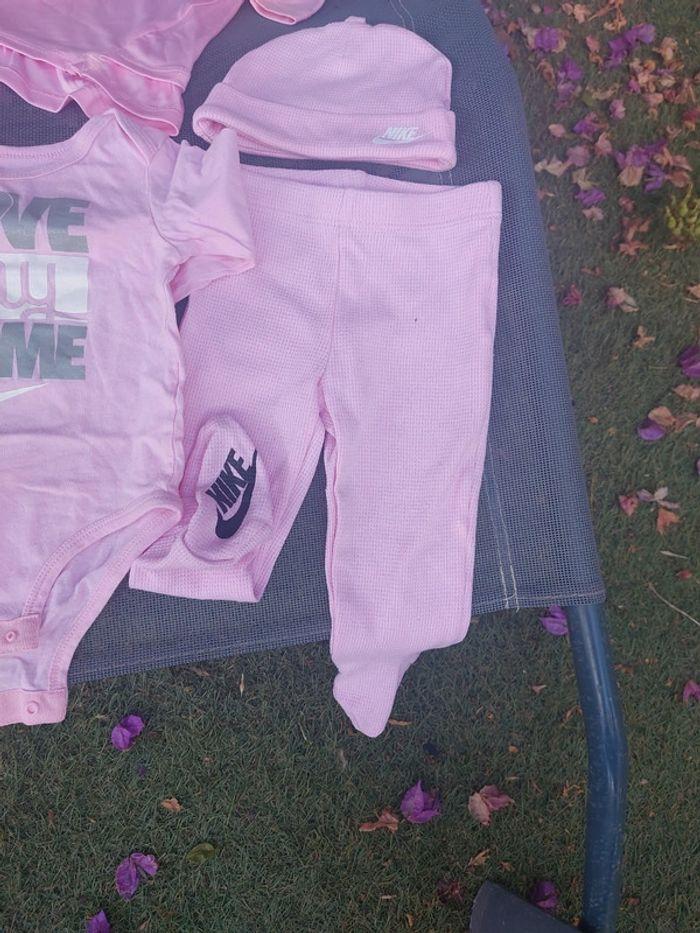 Lot 5  pièces  bodies robe dri fit  pantalon bonnet  nike rose - photo numéro 4