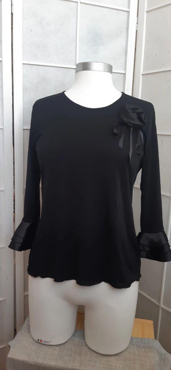 Joli haut noir blouse T 42 44 - photo numéro 2