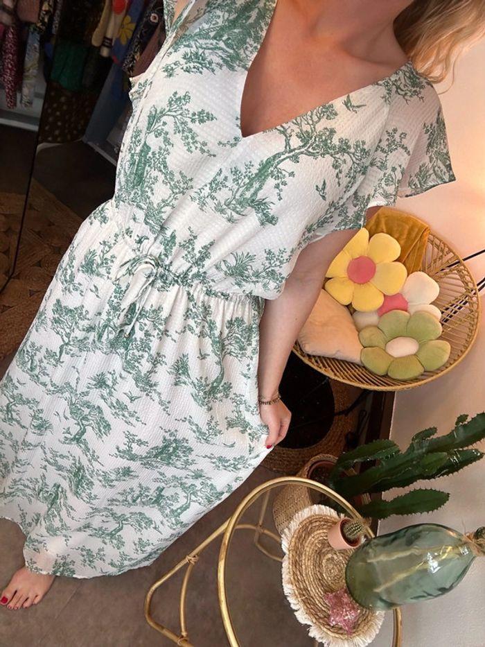 Robe longue H&M à motifs verts fleuris oiseaux, taille 36 - photo numéro 2