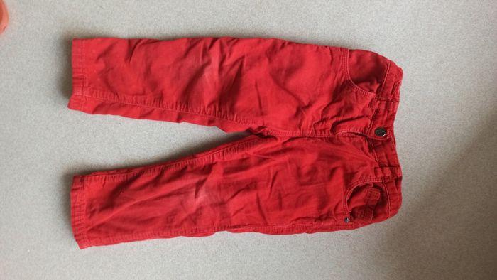 Vends pantalon rouge garçon pour  hiver taille 23 mois marque  du pareil au même