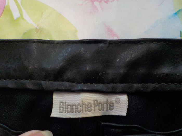 PANTALON NOIR IMITATION CUIR BLANCHE PORTE T38 - photo numéro 4