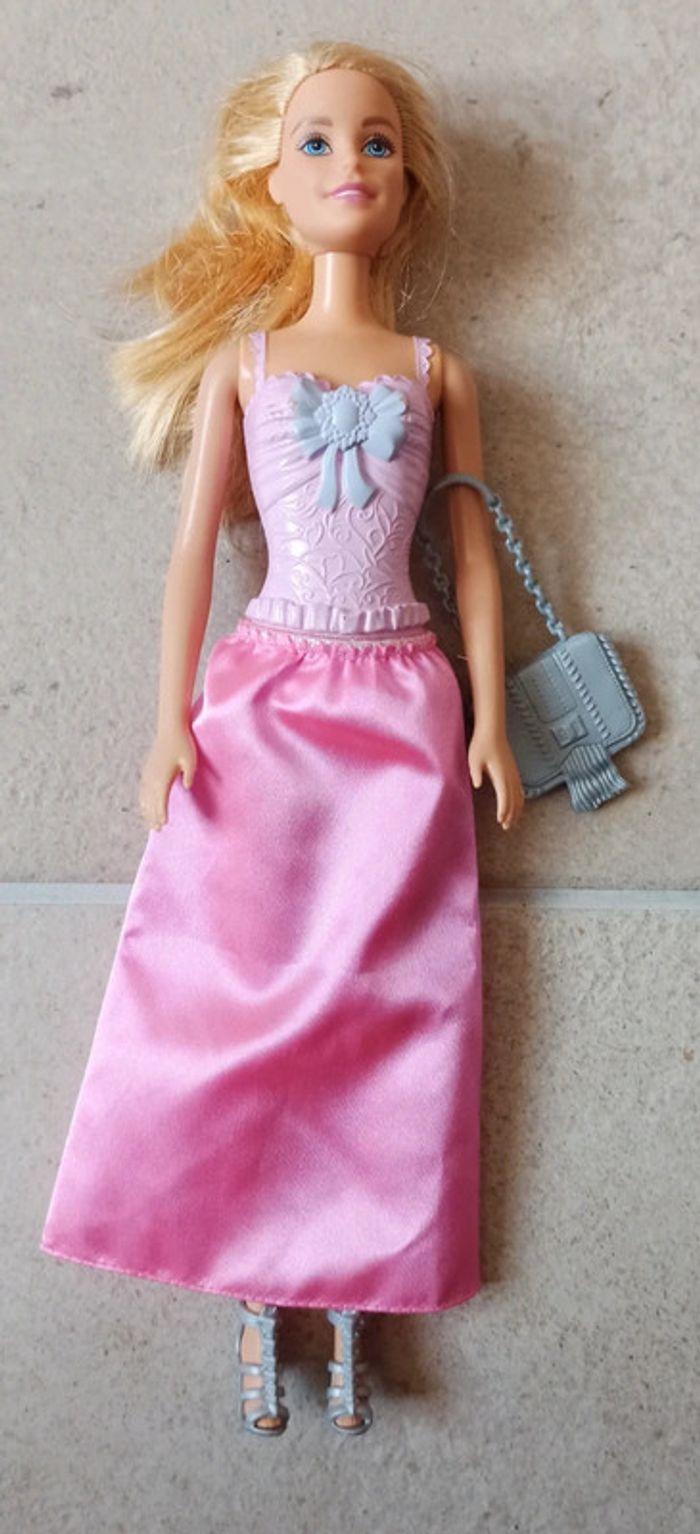 Barbie princesse très bon etat