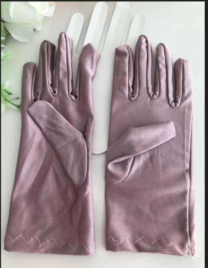 Paire de gants tactiles petite fleur brodée vieux rose🌸 - photo numéro 6