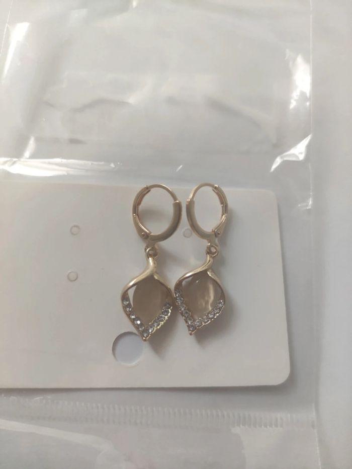 Boucles d'oreilles (neuf) - photo numéro 4