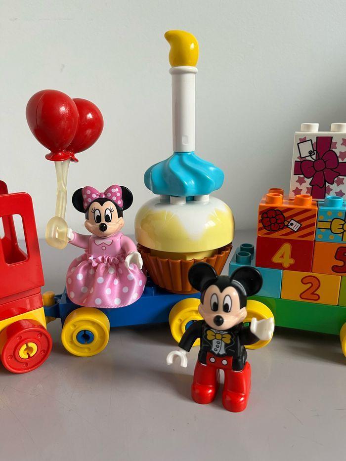 Lego Duplo La parade d'anniversaire de Mickey et Minnie - photo numéro 3