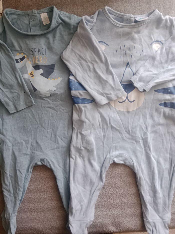 Lot de 2 pyjamas en taille 6 mois - photo numéro 1