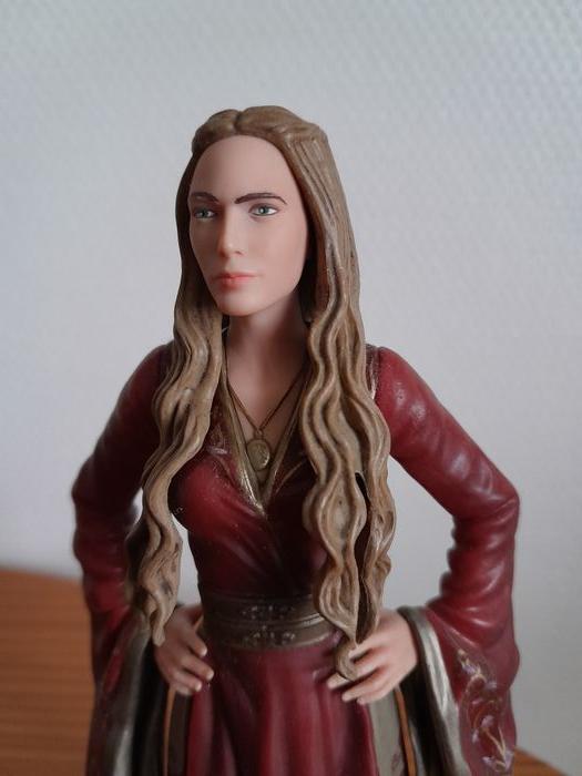 Figurine Cersei Baratheon de Games of Thrones - photo numéro 5