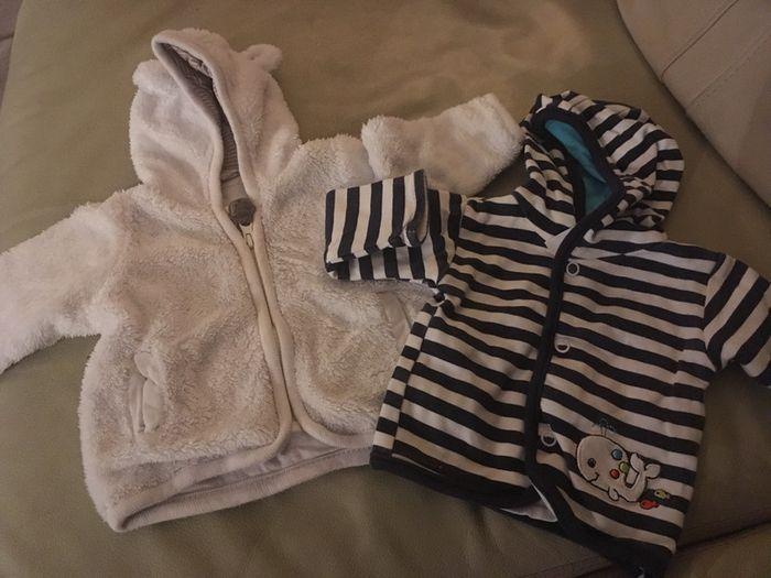 Lot de 2 gilets naissance / 1 mois