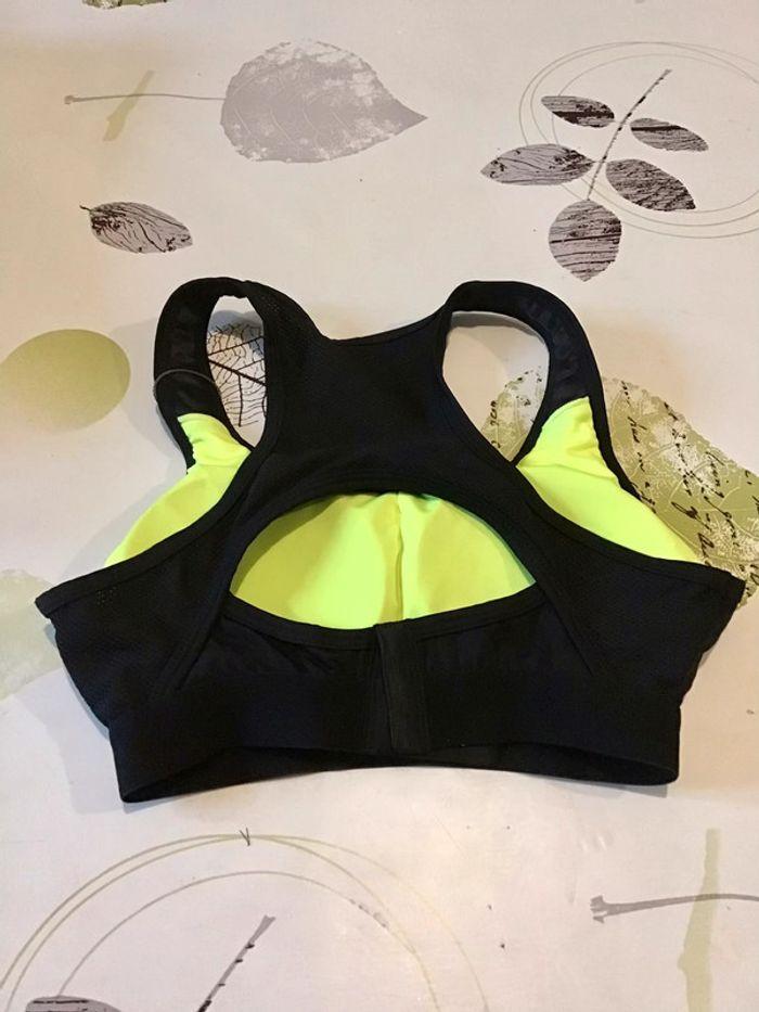 Brassière de sport taille 70 B noir intérieur fluo - photo numéro 3