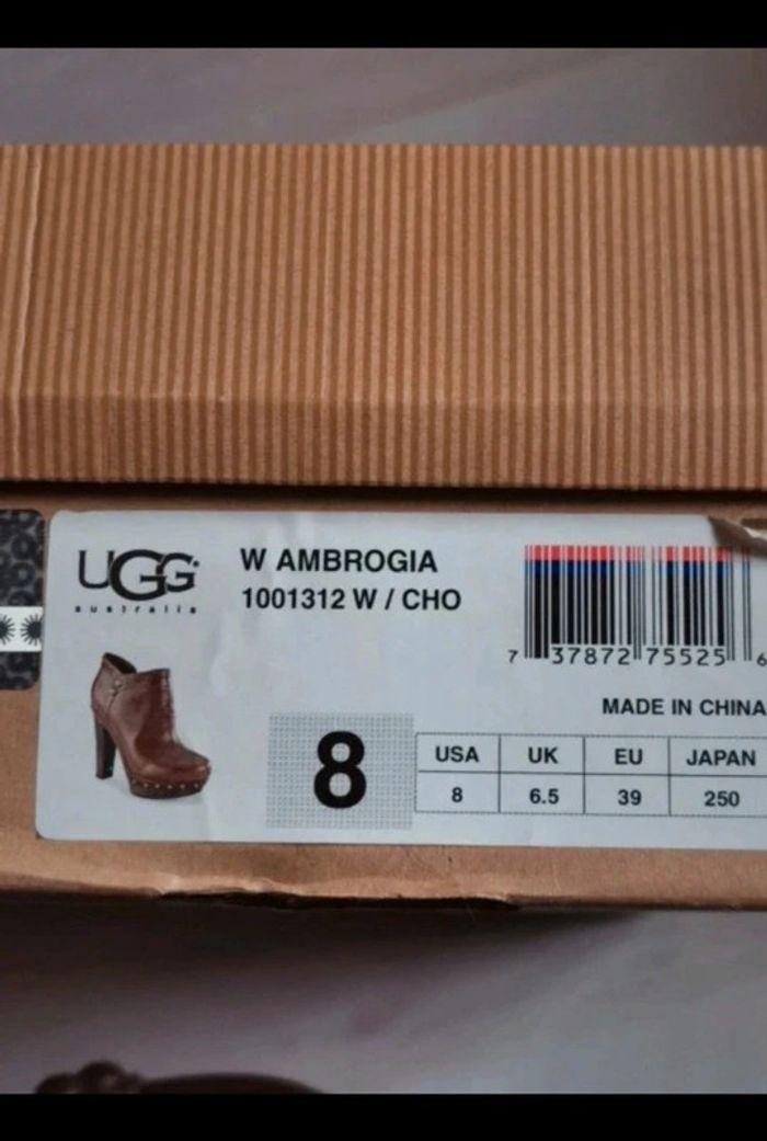 Chaussures bottines à talon marron UGG taille 39 avec sa boîte d'origine - photo numéro 10