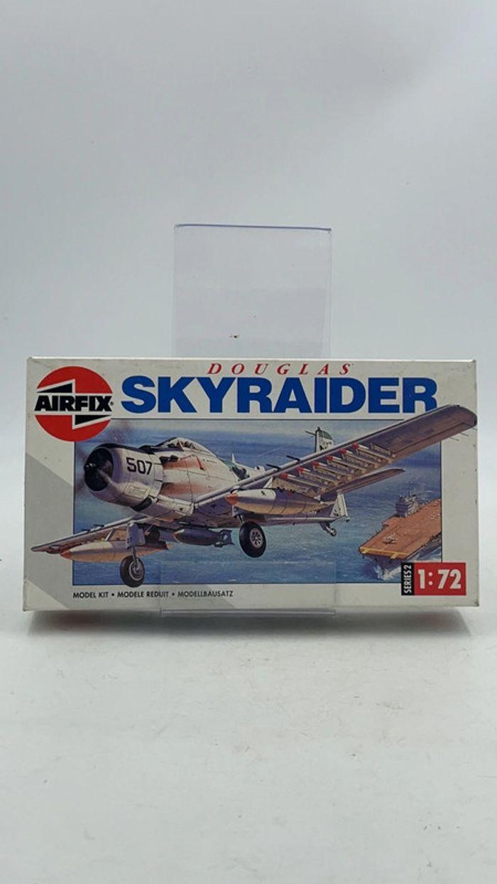 Maquette modèle réduit Air Fix Douglas US Navy Skyraider 1:72 - photo numéro 1