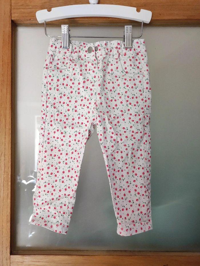 Pantalon blanc a cerise - photo numéro 1