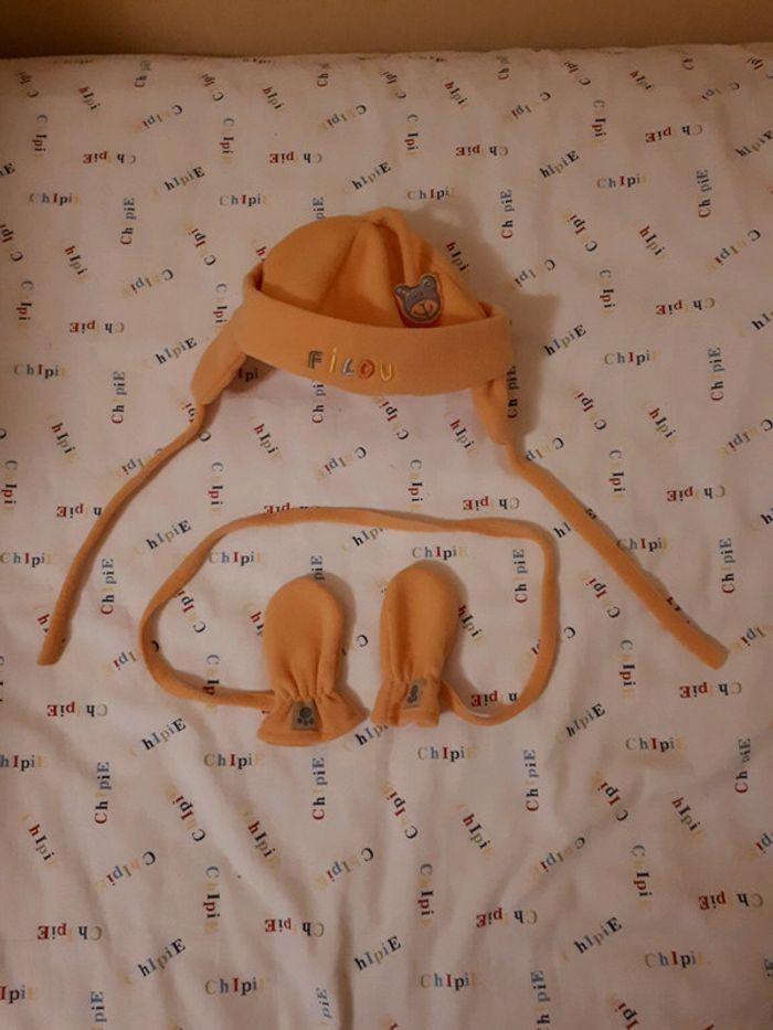 Bonnet 59 cm et moufles bébé en polaire orange - photo numéro 1