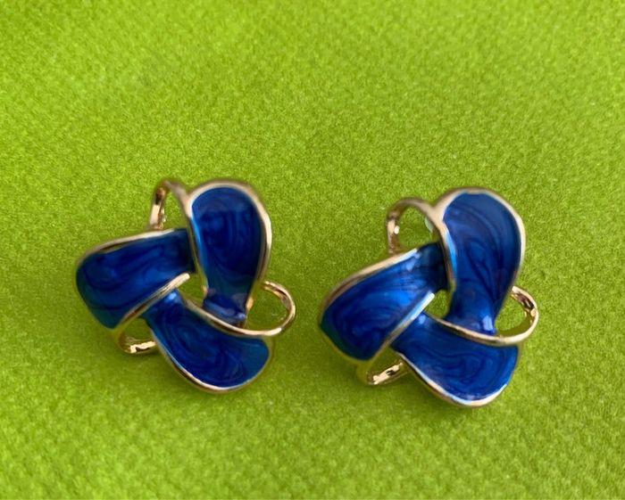 Boucles d’oreilles torsadées bleues en alliage doré - photo numéro 1