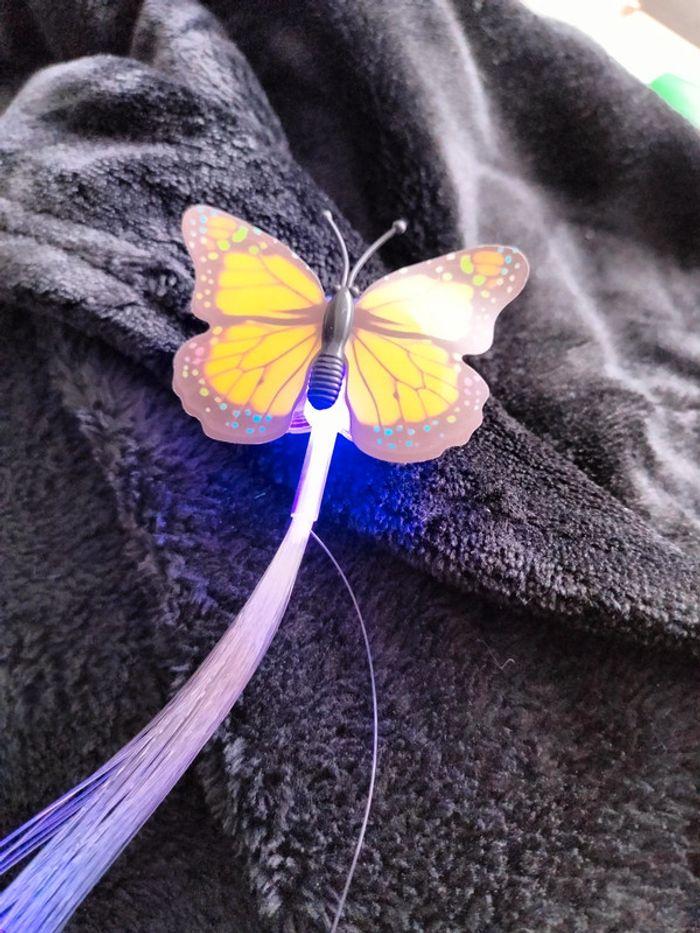 Jupe lumineuse avec led et 3 barrettes papillon avec led neuve - photo numéro 10