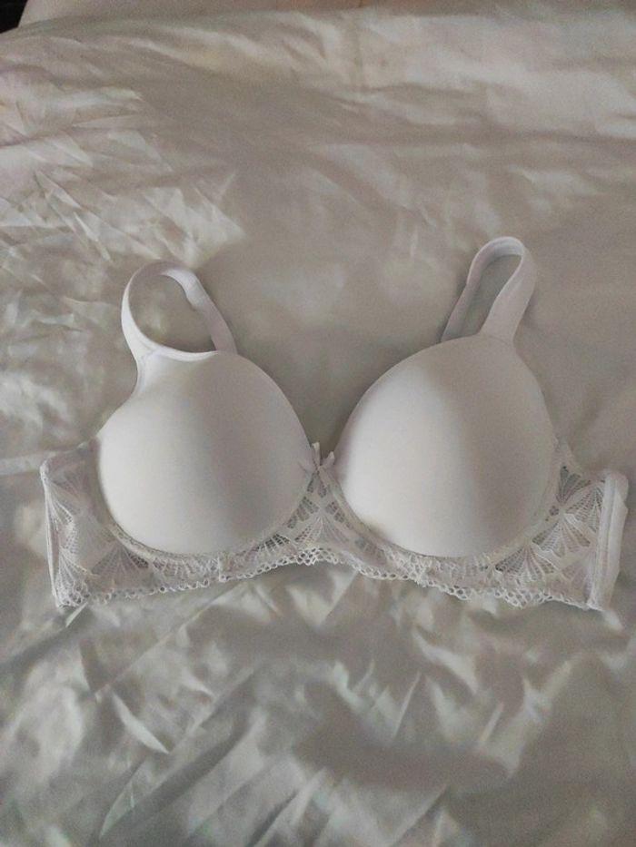 Soutien gorge blanc - photo numéro 1