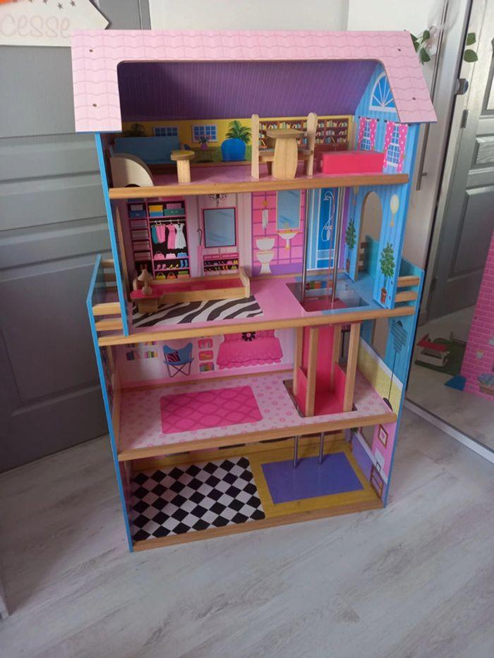 Maison barbies et poupées avec accessoires complet et non cassé - photo numéro 1