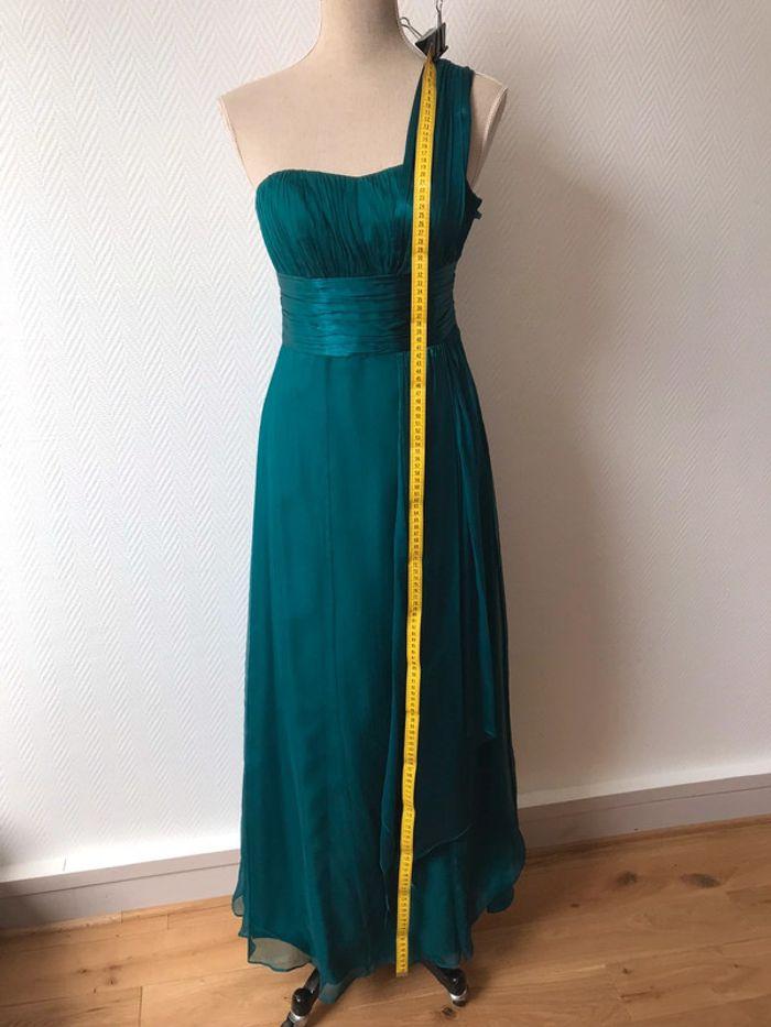 Superbe robe du soir en drapée de soie vert émeraude | prix boutique Dubaï Mall 369$ - photo numéro 13