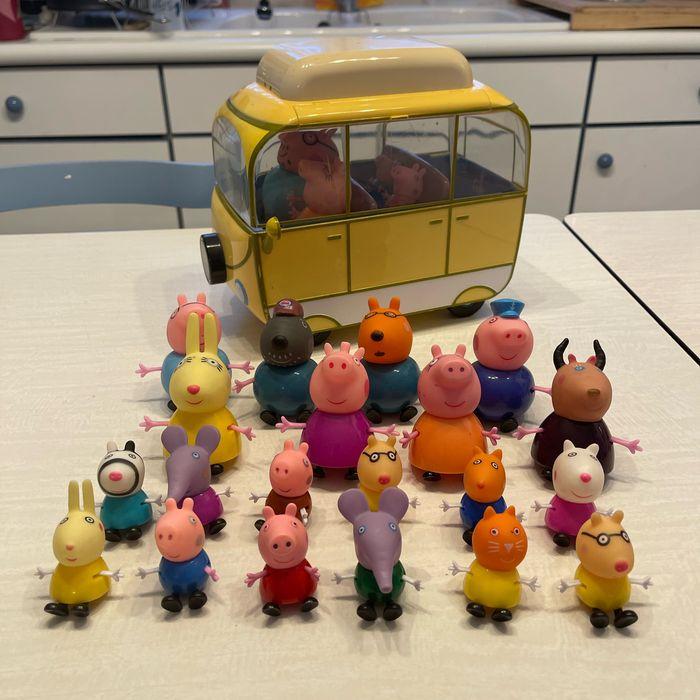 Super lot Peppa Pig avec bus jaune - photo numéro 1