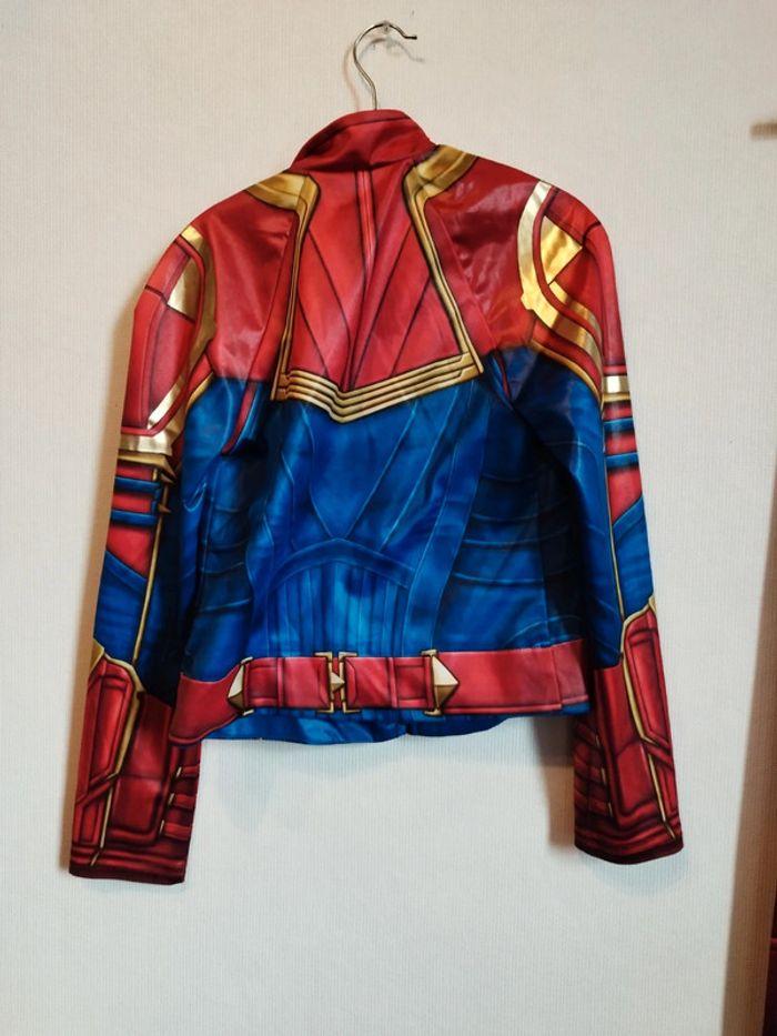 Costume déguisement 4 pièces Captain Marvel taille 7/8 ans - photo numéro 7