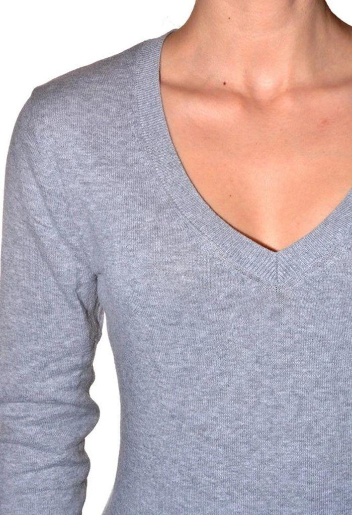 Pull col V fin et ajusté gris clair taille S - photo numéro 8